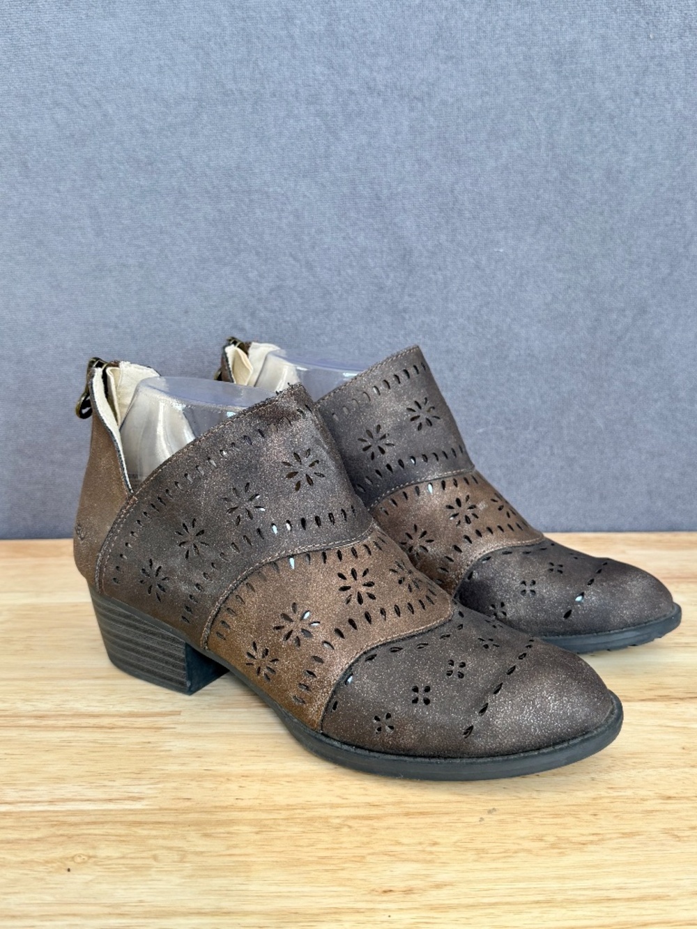JBU Jambu Sylvie Booties Size 6 Brown Laser Cutout Back Zip Vegan Leather GUC